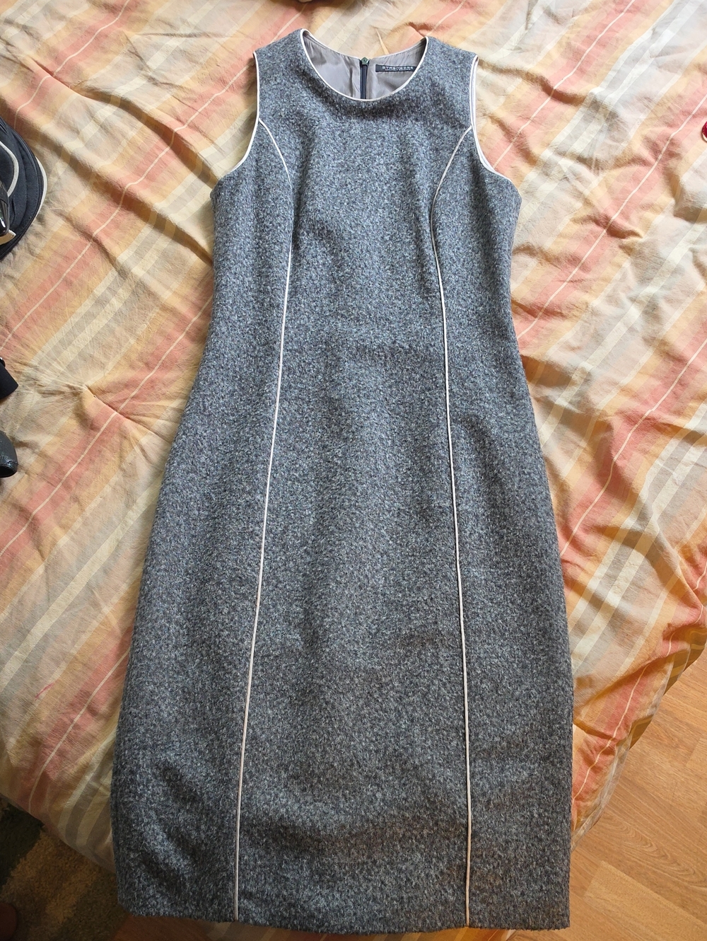 STRENESSE Gray Sleeveless Midi Sheath Dress with White Piping